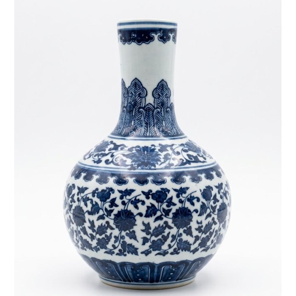 modra biele porcelanova vaza dar hamptons coastal elegantny klasicky obciansky kvetinovy vzor idas chinoiserie dekoracia.jpg